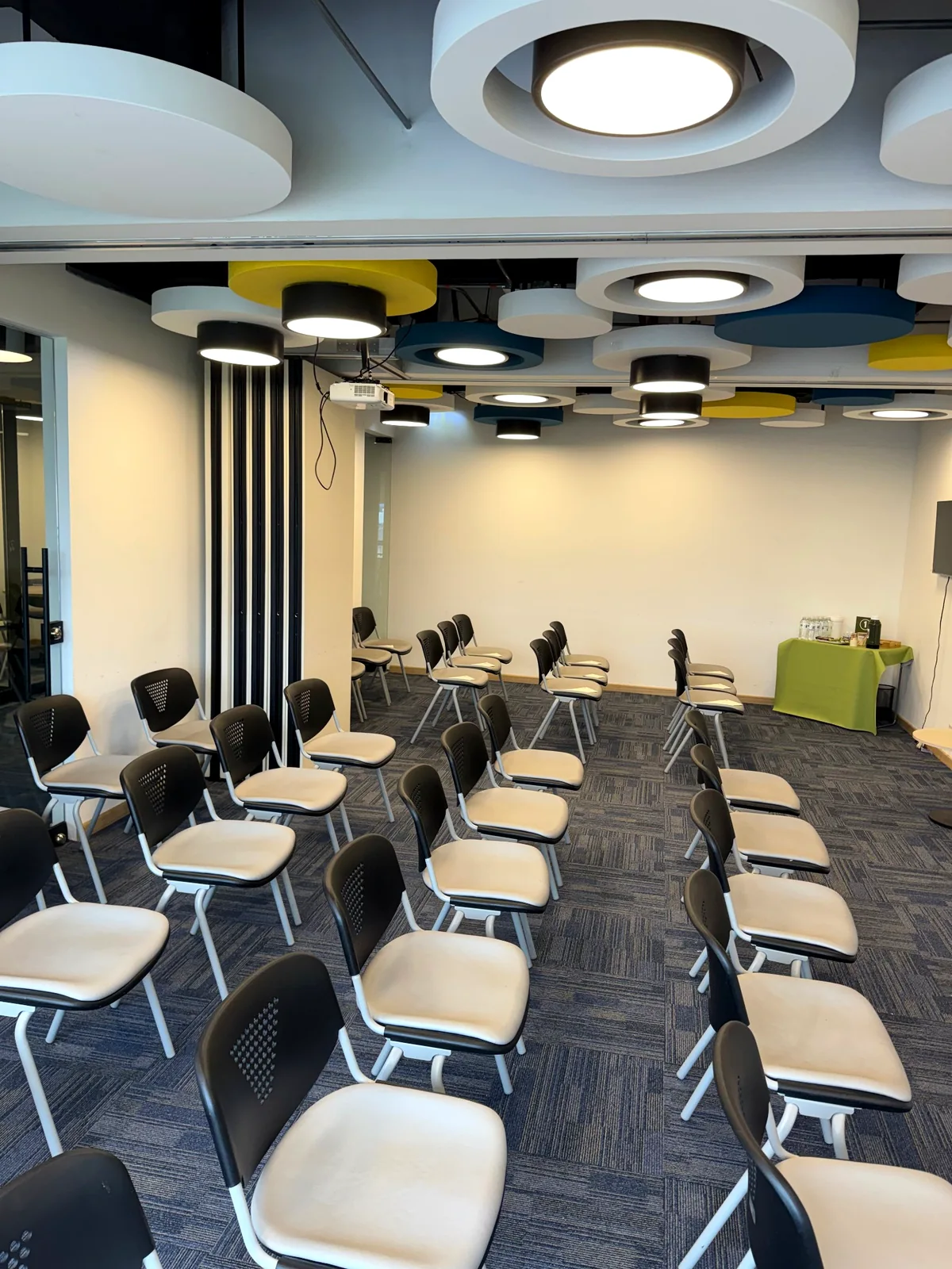 Auditorio modular · 22 o 40 personas